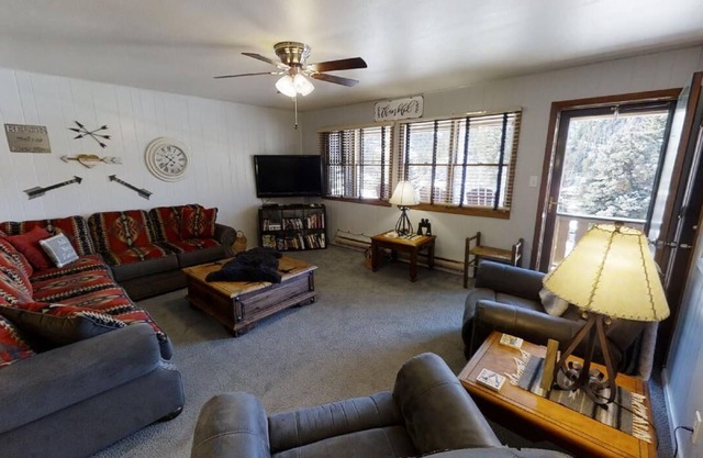 Ski View 6 - In town - On Main Street - End Unit - WiFi - Private Balcony - Trai