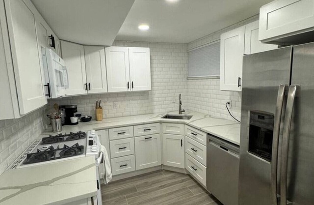 Skiing, Stocked Kitchen, 80" TV, Backyard, W/D