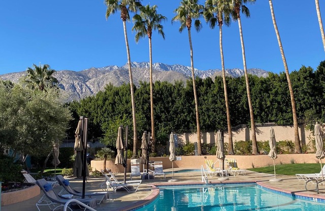 Skinny Dippin' 1 Bed 1.5 Bath Condo