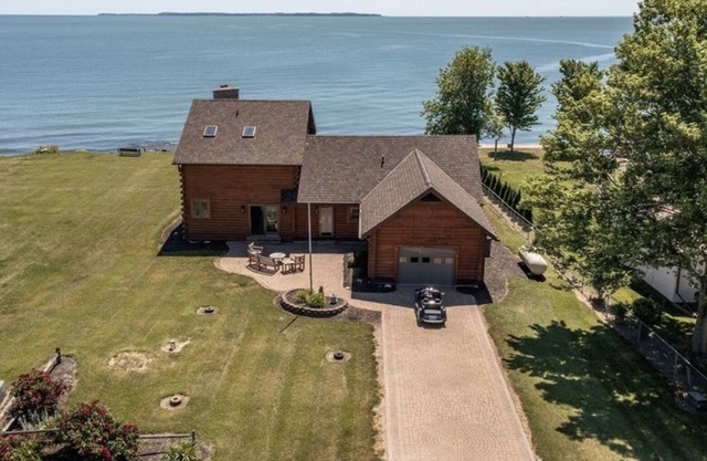 Skipper’s Pine Haven Lakefront