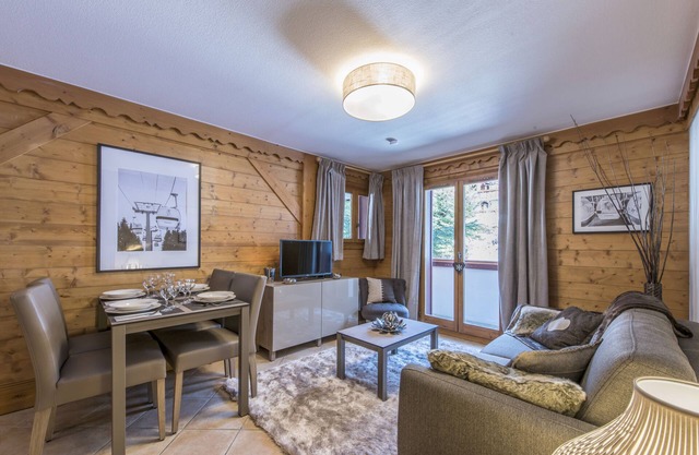 SKI ZU FUSS MIT POOL - CHARME WOHNUNG - 4 Personen