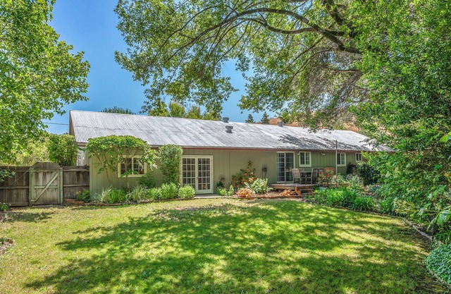 Skunk Hollow Cottage *30+ Day Rental*
