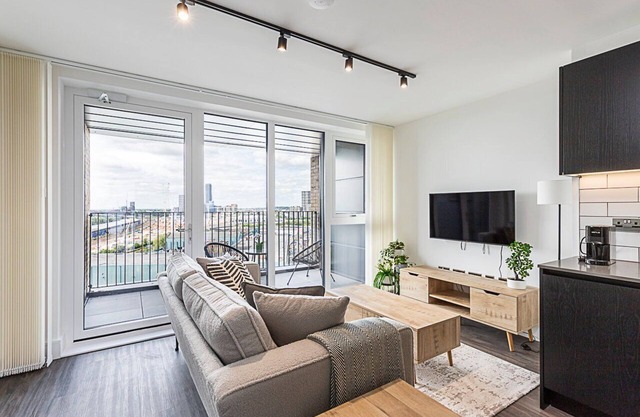 Sky-High Studio with Stunning Views