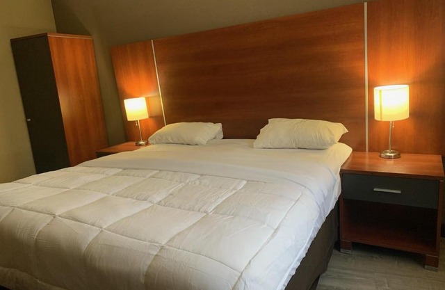 Sky Hotel Flushing/Laguardia Airport