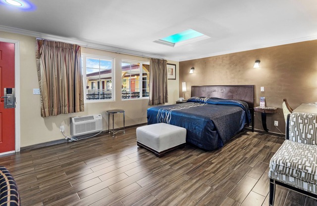 Sky Palm Motel