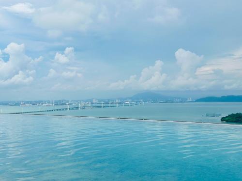 Sky Pool Luxury Stay Sea View Bayan Airport