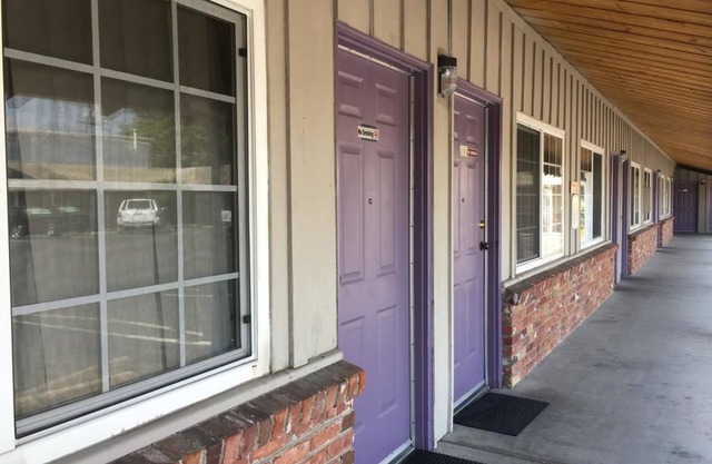 Sky Ranch Inn
