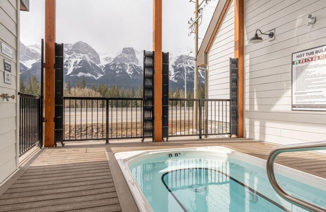 Sky Ridge Heights | Outdoor Hot Tub | Parking