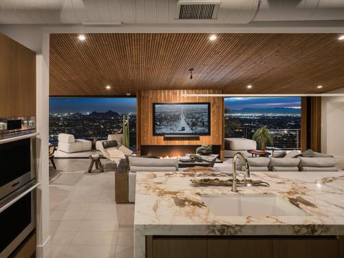Skyeview - Award-winning Mountaintop Oasis