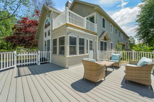 Skylight Suites by Saratoga Stays