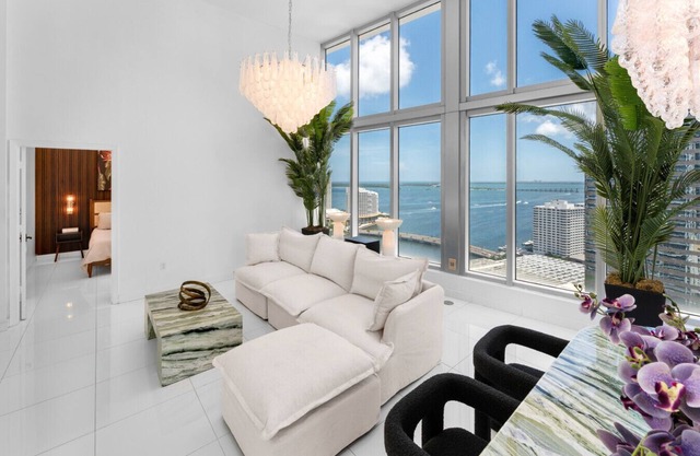 Skyline & Bayview Luxury Suite – Miami