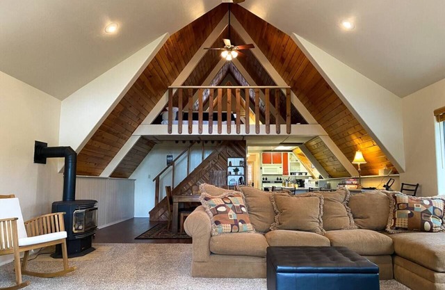 Skyline Chalet | Pet-friendly, Nearby Lakes