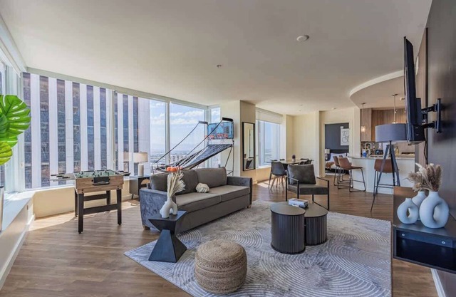 Elegant 22nd 2BD High Rise Apartment with Gym Parking WD and Pool