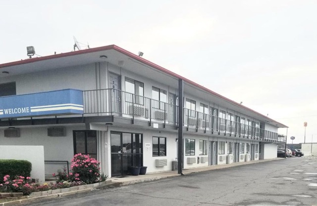 Skyline Inn