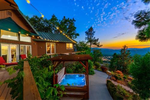 Skyline Lodge- 5 bedrooms with stunning views