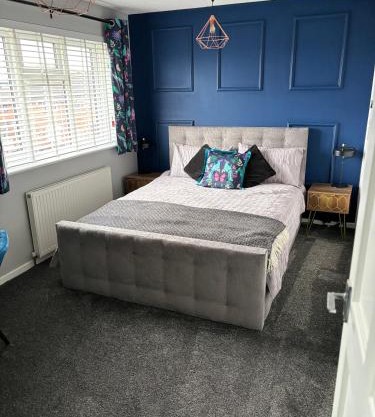 Skyline Loft - Modern Private King Room with Ensuite