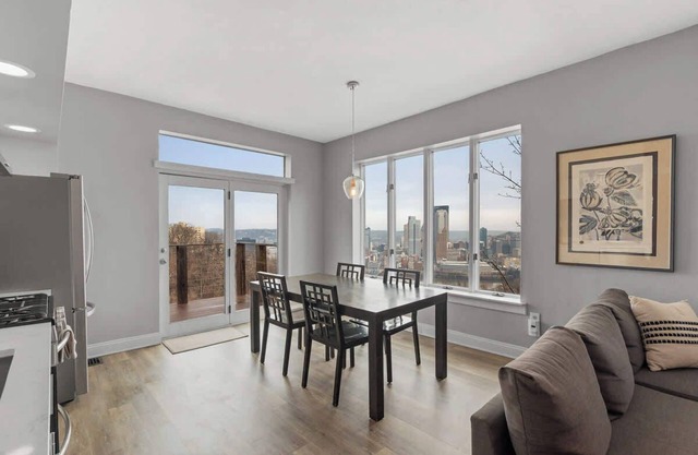 Skyline Luxury - Stylish 1BR with Panoramic Views