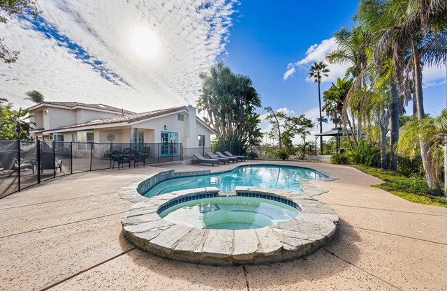 Skyline Ocean View Estate w/ pool & hot tub