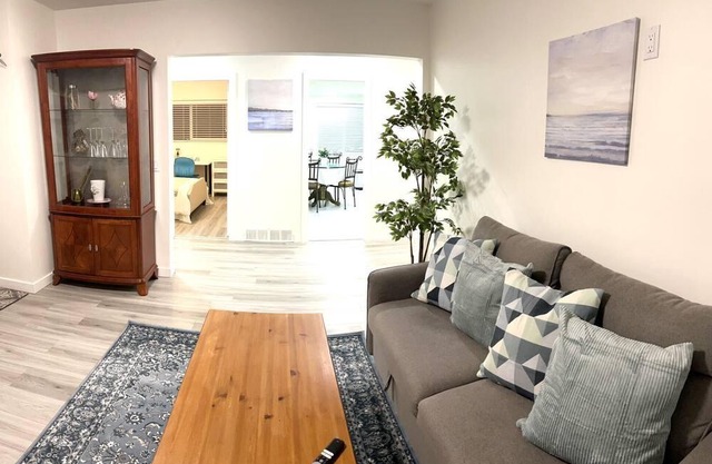 Skytrain Upstairs 2BR entire home TV, AC, Parking
