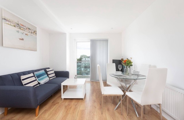 Skyvillion - Tower Point Enfield 1-Bett mit Balkon