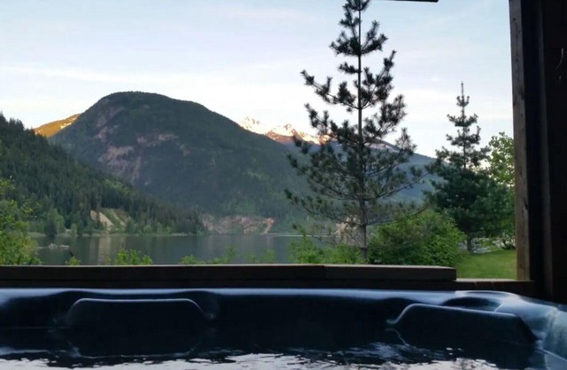Sledders Cove timber frame house, hot tub, waterfront, beachfront, firepit