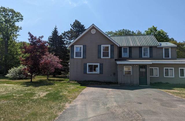 Sledders paradise. Home located across the street from riding trails.