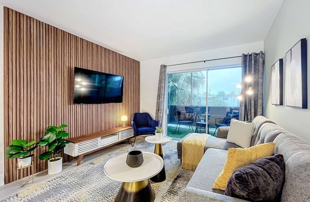 Sleek 1BR: Pool & Fashionable Design