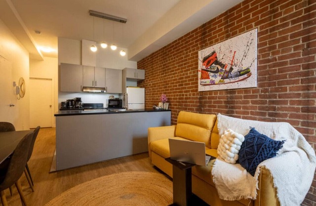 Sleek 2BR in Heart of Downtown Montreal