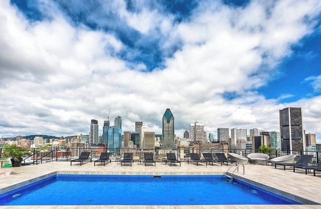 Sleek 2BR Mountain & City views +Parking