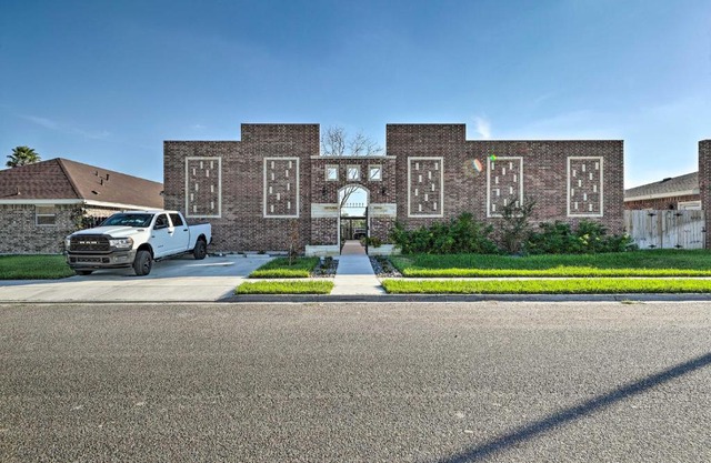 Sleek Edinburg Home Near Shopping and Hiking!