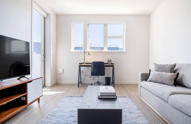 Sleek Milpitas 1BR w/ Gym, Pool, walk to BART + Great Mall, by Blueground