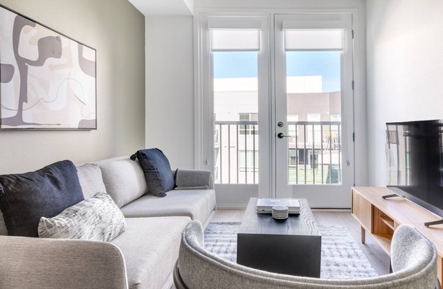 Sleek Mission Valley 1BR w/ Gym, W/D & BBQ, nr shops, by Blueground