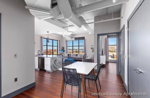 Sleek Modern Corner Luxury Apartment with Water/City Views - Leonard Luxury
