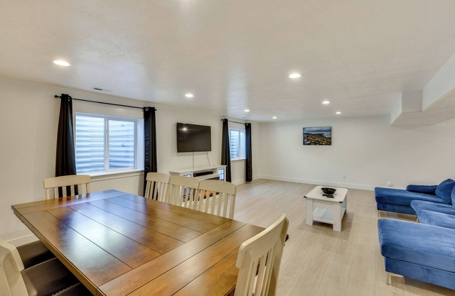 Sleek & Modern Morgan Abode: Great for Families!