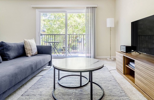 Sleek Palo Alto 1BR w/ Gym, Pool, 3 min drive to Stanford, by Blueground