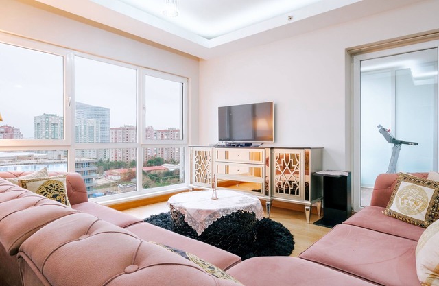 Sleek Residence with View 6 min to Brandium Mall