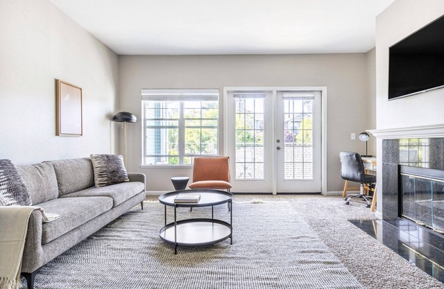 Sleek Santa Clara 2BR w/ W/D, Gym, Pool, walk to Safeway, by Blueground