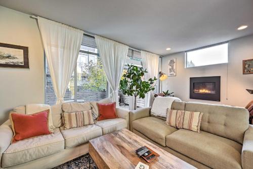 Sleek Seattle Home with Rooftop Patio and Views!