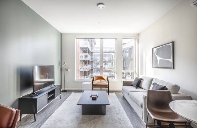 Sleek South Lake Union 1BR w/ Gym & Lounge, nr shops, by Blueground