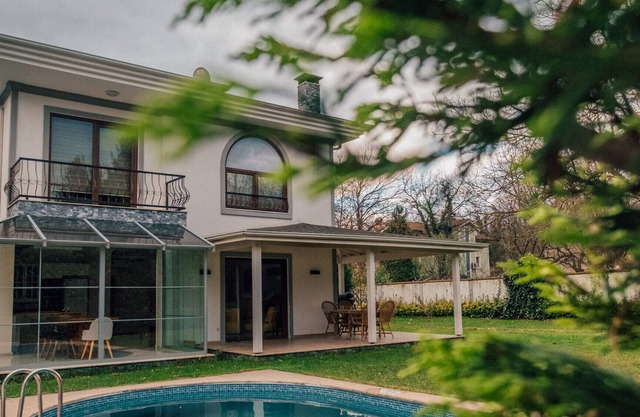 Sleek Villa in Sapanca with Pool and Winter Garden