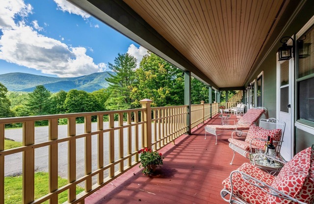 Sleep 20. Pool. Tennis. Dogs loved. Private home on #1 resort on TripAdvisor.