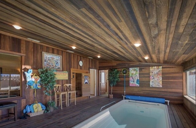 “SLEEP 26” "POOL" "SAUNA" "LOOKOUT TOWER"'SANITIZED CLEANING"