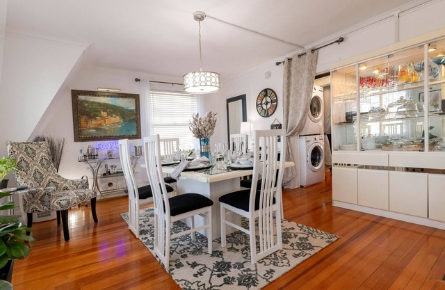 Sleep 6 Uptown Utica Spacious 2 story ensuite Apt 10 min to Adirondack Nexxus Ct