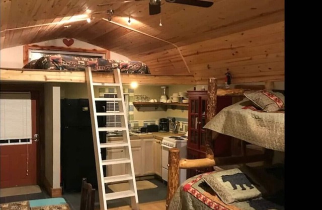 Sleep 7 at Fox Den Cabin, Near Lake Ouachita
