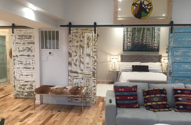 Sleep & Stay where Wild Bill Hickock and Calamity Jane played cards