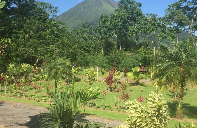 Schlafen VIP mit privatem Zimmer mit Blick auf den Arenal Vulkan