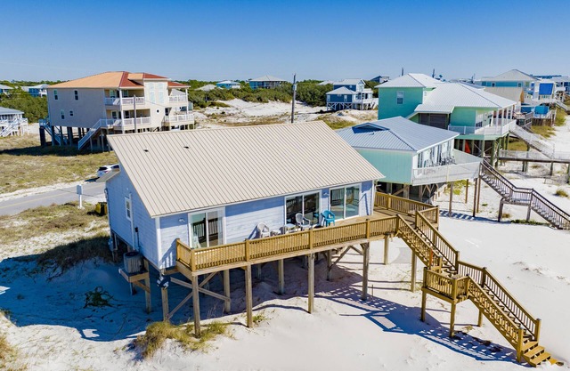Sleepin Bee- Beachfront Pet-Friendly Cottage
