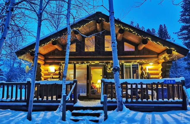Schlafender Wolf Ein Schlafzimmer im Wolfridge Resort