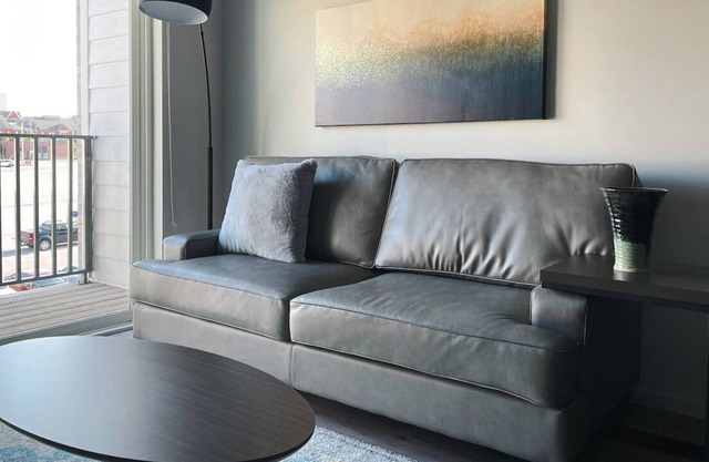 Sleepover: Beautiful 1BD/1BA + Balcony- Downtown Omaha