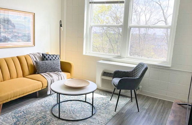 ★Bright 1BD/1BA + Gym - Downtown Cincinnati★